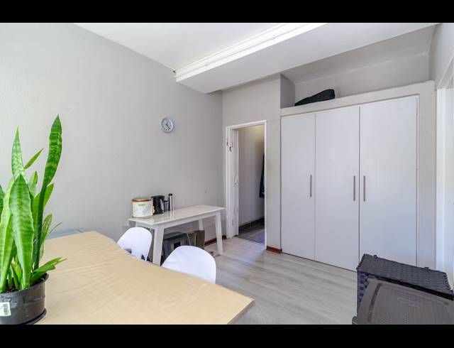 1 BEDROOM APARTMENT FOR SALE IN RONDEBOSCH